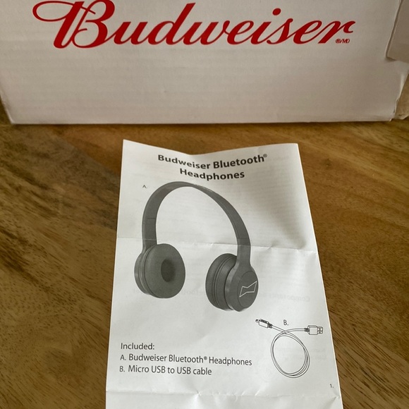 NEW BUDWEISER BLUETOOTH HEADPHONES - Picture 3 of 7